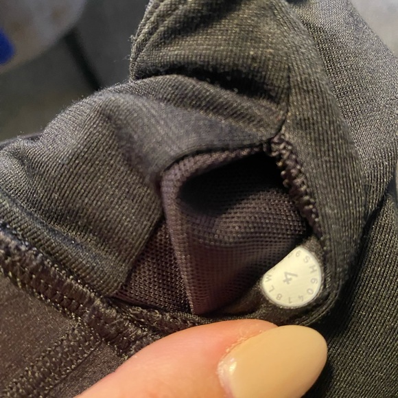 Lululemon energy bra: black shiny/metallic// size 4// removable padding - Picture 3 of 3